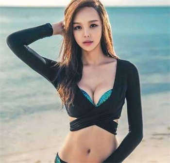 玩漂亮的女公务员电影
