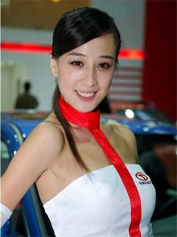 大桥未久爬玻璃