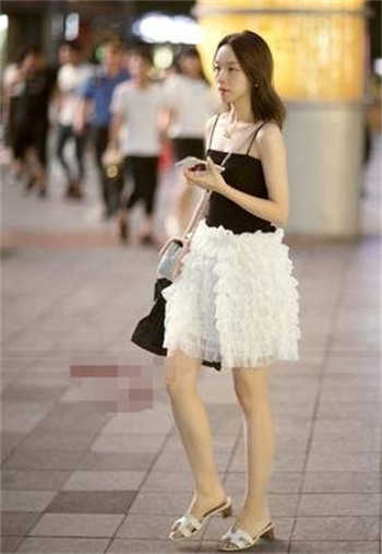 女网红打扑克