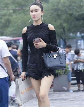 美杜莎变成蛇视频