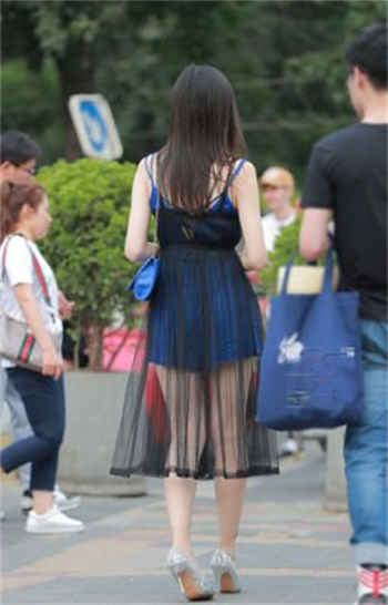 快手女神妲己开车
