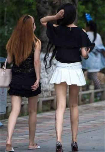 老婆让快递员换灯泡一韩国
