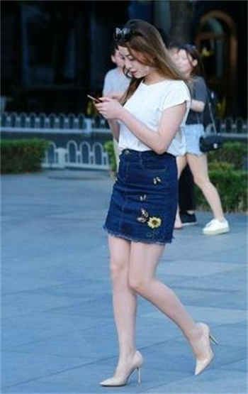 jk全面屏下半身没衣服