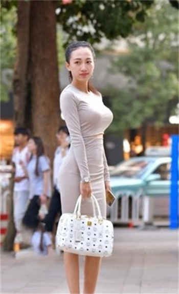 李小璐忘拉窗高清图