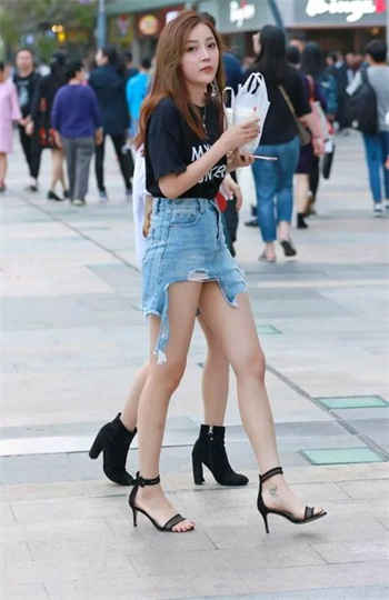 保险女业务员郝泡吗
