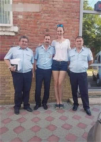杖责男宠打板子潇湘溪苑