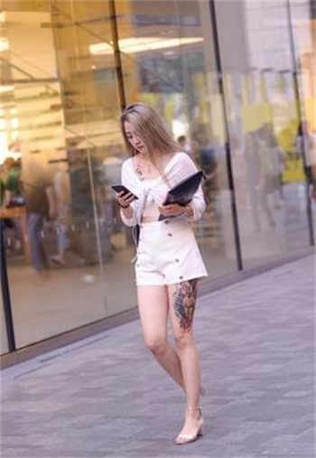 边上楼梯边同时撑满