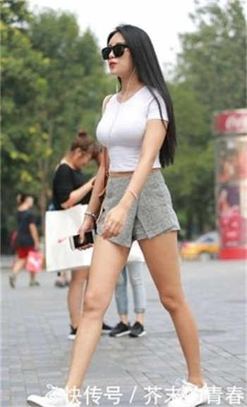 六年级穿白脚袜照片