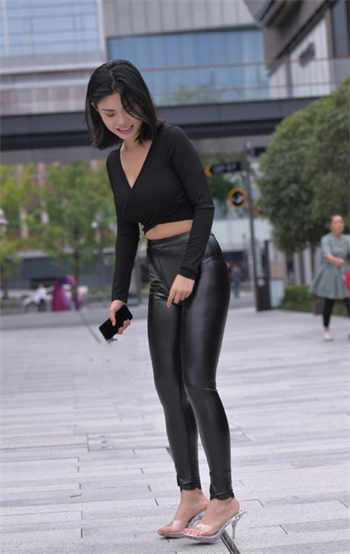 女士jk怎么上厕所