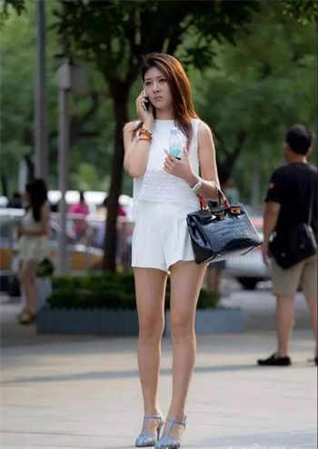 兔牙姐姐蛇信子敷面膜