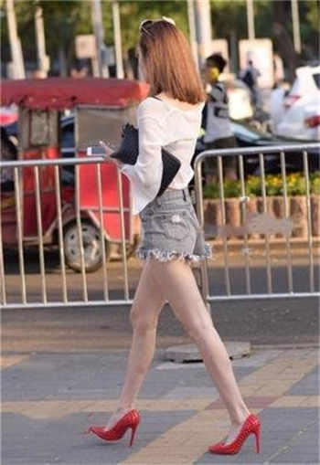 新鲜又漂亮的女尸