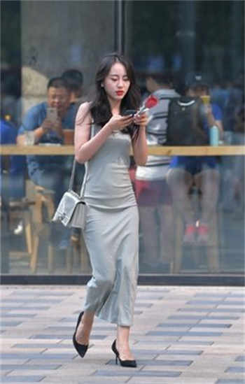 我厂的一位漂亮女工