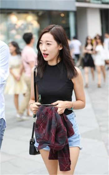 女租客拿自己抵房租