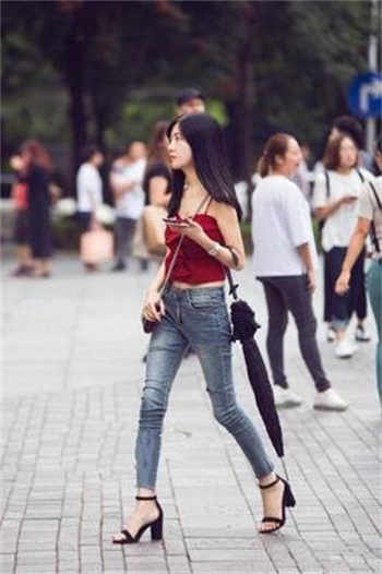 顾亿人搭讪泳池