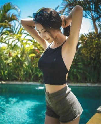 李小湛君的老婆小白的照片