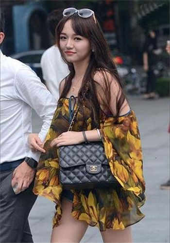 rct250封面女主叫什么