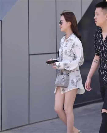 老婆公司聚会去ktv电影